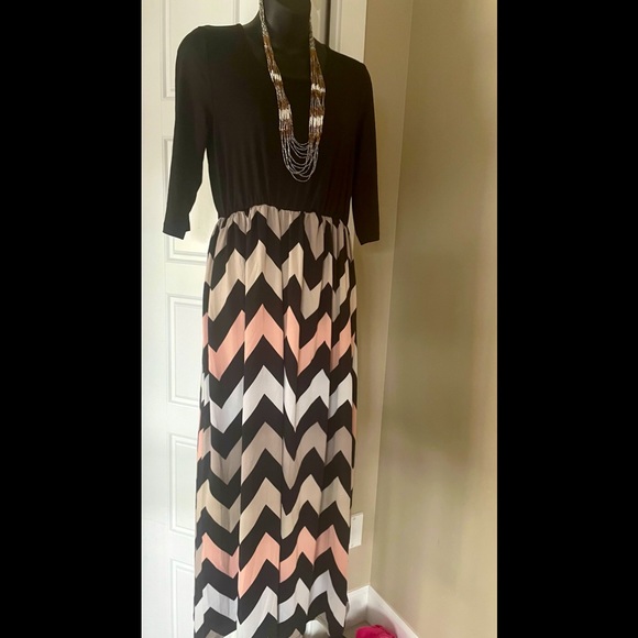 3/$20  🌾 Chevron skirted dress - Picture 2 of 6